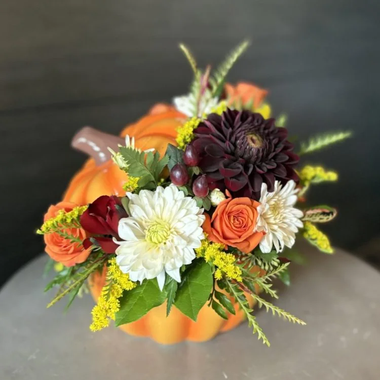Gwendolyn by DeVine's Flowers & Botanicals