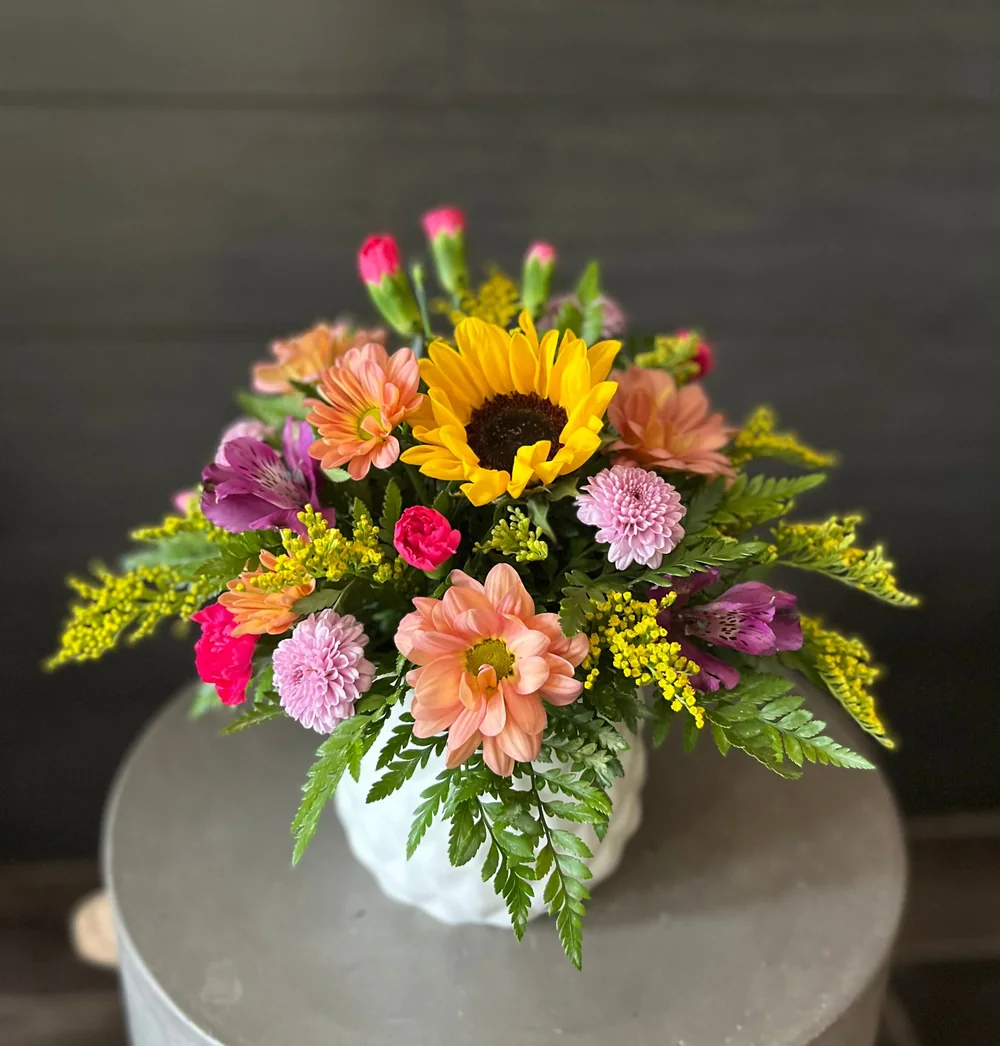 Looking Lovely by DeVine's Flowers & Botanicals